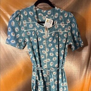 40’s/50’s Floral Blue house Dress front zipper. Cotton E1 34”‎ chest